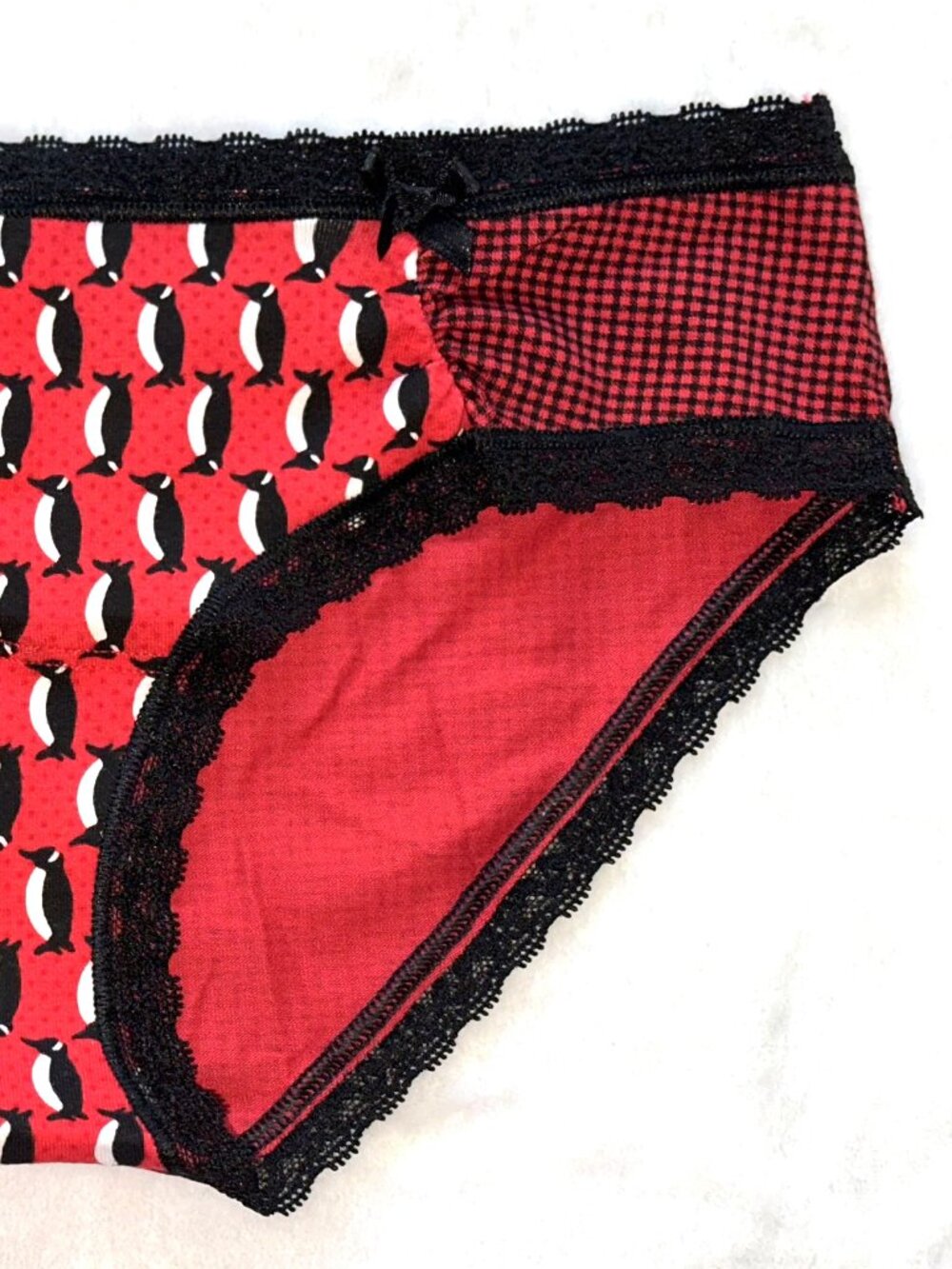 Victoria's Secret low-rise Hip hugger Underwear - Red Black Penguin with Lace